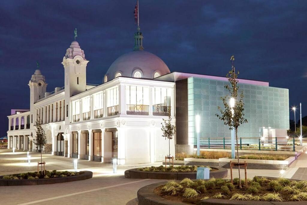 Hightide Seaside Apartment With Beach & Spanish City Views Whitley Bay Bagian luar foto