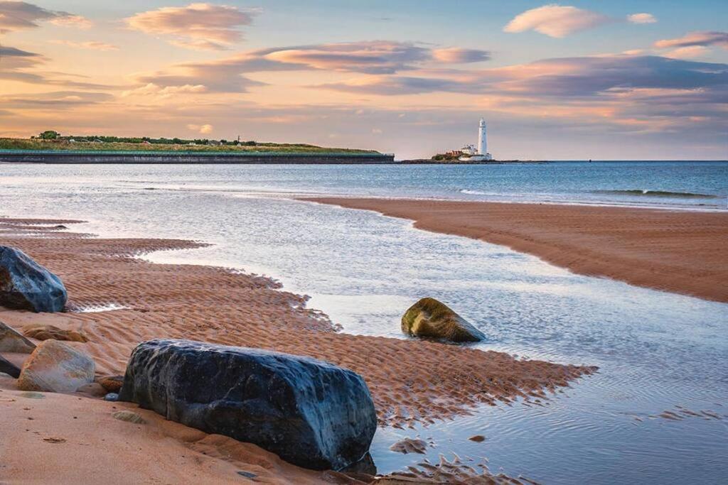 Hightide Seaside Apartment With Beach & Spanish City Views Whitley Bay Bagian luar foto