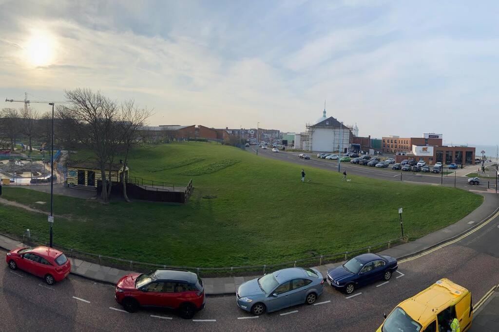 Hightide Seaside Apartment With Beach & Spanish City Views Whitley Bay Bagian luar foto